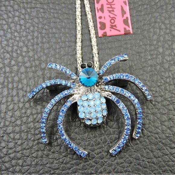🩵 Betsey Johnson sparking crystal blues spider 🕷️ necklace/brooch 🩵 - Picture 1 of 3